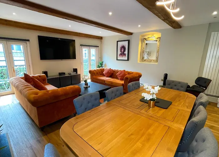 The Coach House - An Exeptional 3 Story House In The Heart Of The Lanes With Secure Private Parking
